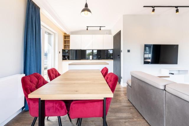 Leeloo Aparthotel Człuchów Exteriör bild